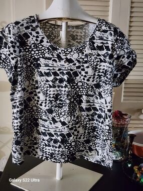 Studio Works Black and White Abstract Short Sleeve Tee